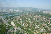55PLUS Donauturm - Aussicht auf Kahlen- & Leopoldsberg / Zum Vergrößern auf das Bild klicken