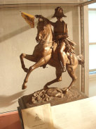 Napoleon-Museum, Deutsch-Wagram - Reiterstandbild / Zum Vergrößern auf das Bild klicken
