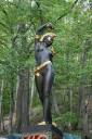 Ernst Fuchs-Villa - Skulptur im Garteneingangsbereich / Zum Vergrößern auf das Bild klicken