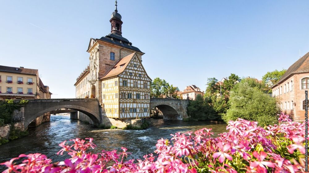 Bamberg, DE - Altes Rathaus mit Rathausbrücke_UNESCO Welterbe