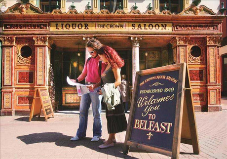 © Tourism Ireland / Belfast - Crown Liquor Saloon / Zum Vergrößern auf das Bild klicken