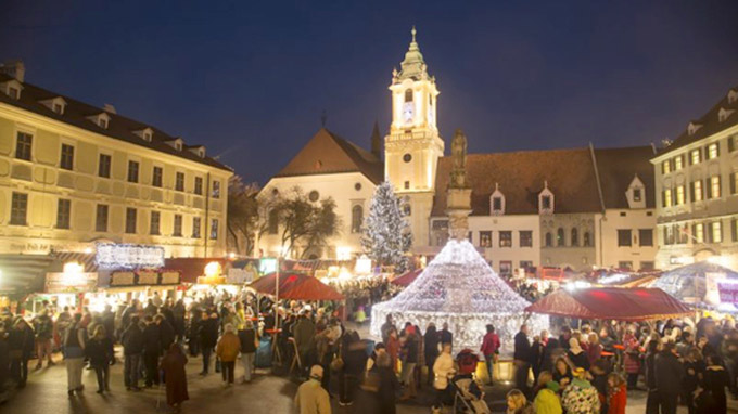 © slovakia.travel / Bratislava, SK - Adventmarkt / Zum Vergrößern auf das Bild klicken