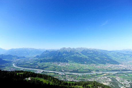 © Liechtenstein Marketing / Liechtenstein - Fürstensteig-Panorama / Zum Vergrößern auf das Bild klicken