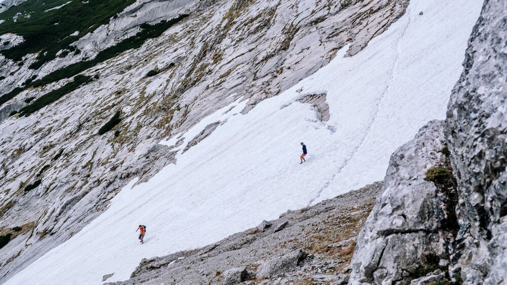 Altschneefelder beim Bergwandern