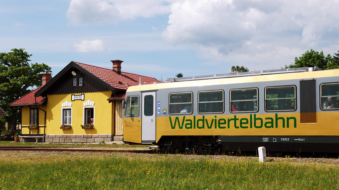© NÖVOG / Christian Scherney / Waldviertelbahn Goldener Triebwagen / Zum Vergrößern auf das Bild klicken