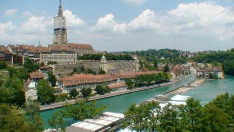 Bern, Schweiz - Blick auf Münster und Wehr
