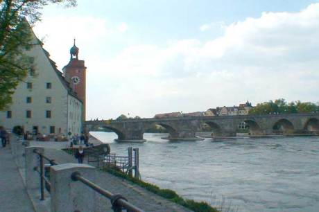 Regensburg, DE - Steinerne Brücke