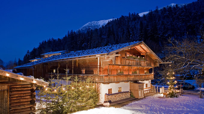 © www.alpline.at / Achenkirch, Tirol - Weihnachtlicher Sixenhof / Zum Vergrößern auf das Bild klicken