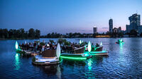 © Meine Insel Bootsvermietung / Alte Donau, Wien - Floating Concert_Abenddämmerung / Zum Vergrößern auf das Bild klicken