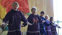 © Anita Arneitz, Klagenfurt / Anchorage, Alaska - Traditioneller Tanz / Zum Vergrößern auf das Bild klicken