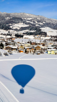 © Flora Jädicke, Regensburg / Kössen, Tirol - Ballon_Schatten / Zum Vergrößern auf das Bild klicken