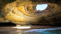 © Shutterstock / Algarve, Portugal - Benagil Beach / Zum Vergrößern auf das Bild klicken