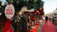 Lignano, Italien - Weihnachtsdorf