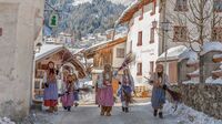 Serfaus-Fiss-Ladis, Tirol - Kinder-Blochziehen Hexen