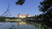 © 55PLUS Medien GmbH, Wien / Edith Spitzer / Schloss Moritzburg, DE - Spiegelung / Zum Vergrößern auf das Bild klicken