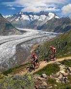 Schweiz, Kanton Wallis - Biken am Rande des Aletschgletschers / Zum Vergrößern auf das Bild klicken