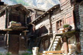 Zermatt im Wallis, Schweiz - Museumsdorf mit alten Häuser / Zum Vergrößern auf das Bild klicken