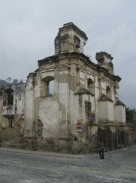 Guatemala, Mittelamerika - Antiqua, verfallene Kirche / Zum Vergrößern auf das Bild klicken