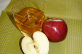 Apfelsaft mit Apfel / Zum Vergrößern auf das Bild klicken