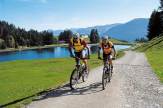 Wilder Kaiser - Brixental, Tirol - Biker am See / Zum Vergrößern auf das Bild klicken