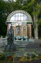 Ernst Fuchs-Villa - Brunnenanlage / Zum Vergrößern auf das Bild klicken