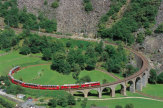 © Rhätische Bahn / Bernina Express auf dem UNESCO-Weltkulturerbe Brusio / Zum Vergrößern auf das Bild klicken