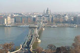 Budapest - Blick von Burg auf Kettenbrücke und St. Stephans-Kathedrale / Zum Vergrößern auf das Bild klicken
