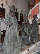 Hofkirche Innsbruck: Statue Maria von Burgund und andere / Zum Vergrößern auf das Bild klicken