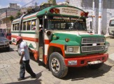 Guatemala, Mittelamerika - Bunte Busse / Zum Vergrößern auf das Bild klicken