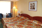 Budapest - Hotel Danubius Health Spa Resort Margitsziget, Standardzimmer / Zum Vergrößern auf das Bild klicken