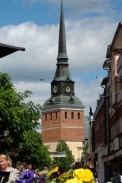Mora, Schweden - Kirchenturm: Blick von Fußgängerzone / Zum Vergrößern auf das Bild klicken