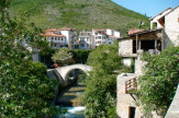 Mostar, Bosnien-Herzegowina - Katholischer Teil / Zum Vergrößern auf das Bild klicken