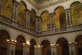 Budapest - Museum der Bildenden Künste, Halle / Zum Vergrößern auf das Bild klicken
