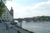 Regensburg, DE - Steinerne Brücke / Zum Vergrößern auf das Bild klicken