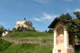 Tarasp, Schweiz - Materl mit Schloss Tarasp