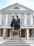 Weimar, Deutschland - Denkmal von Goethe und Schiller / Zum Vergrößern auf das Bild klicken