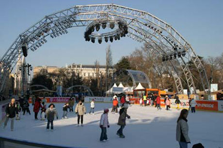 Wiener Eistraum - Eislaufen am Rathausplatz